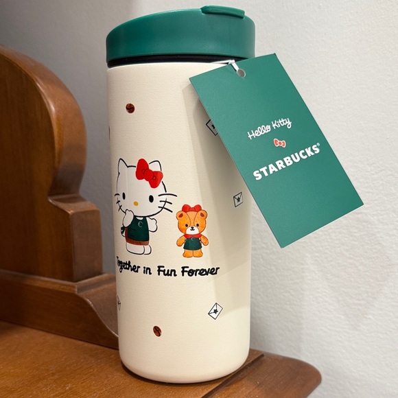Starbucks 2025 Holiday X Hello Kitty Collection cups - Picture 4 of 5